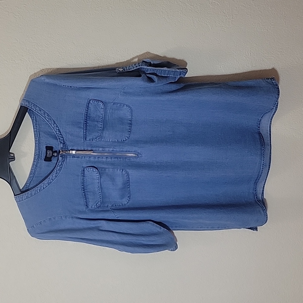 NWT Blue 3/4 Length Sleeve Top with Pockets and a Zipper
